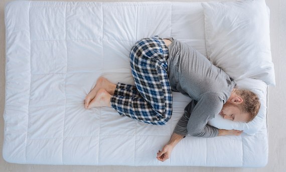 Jak poradzić sobie ze skrzypiącym łóżkiem?