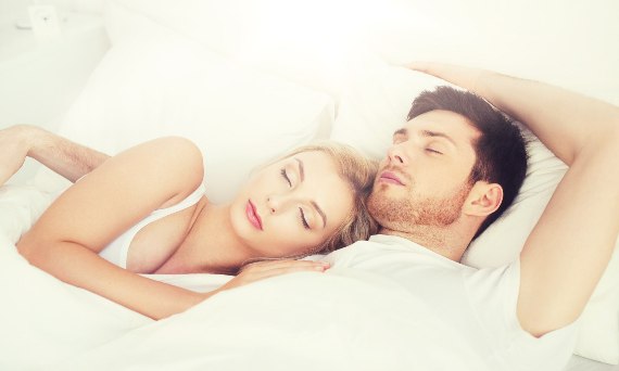 Jaki materac do łóżka małżeńskiego – pojedynczy czy podwójny?