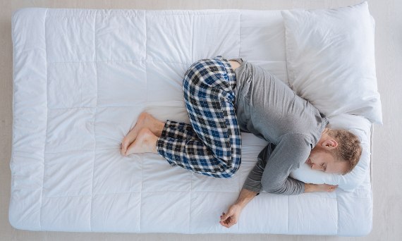 Materac do spania na podłodze - czy to prawidłowe podejście?